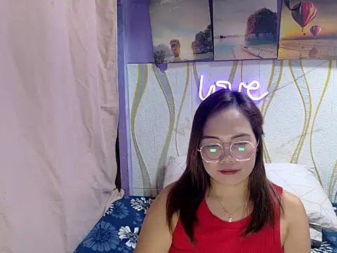 Snapshot of BURBERRY69 chatting on 02-12-26, 01:17 BURBERRY69 online show from 02-12-26, 01:17