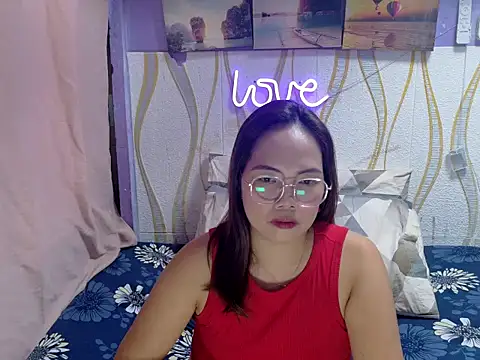 Snapshot of BURBERRY69 chatting on 02-13-26, 04:52 BURBERRY69 online show from 02-13-26, 04:52