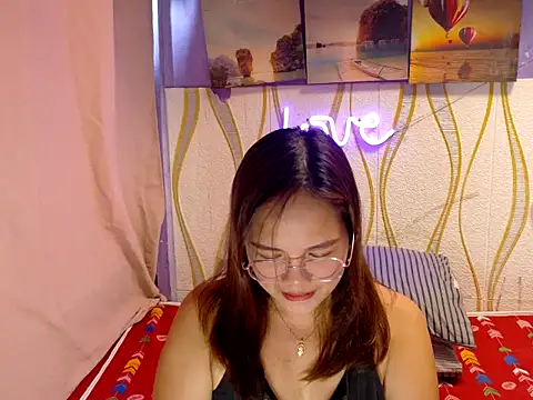 Snapshot of BURBERRY69 chatting on 02-26-26, 05:50 BURBERRY69 online show from 02-26-26, 05:50