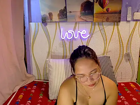 Snapshot of BURBERRY69 chatting on 03-06-26, 01:35 BURBERRY69 online show from 03-06-26, 01:35