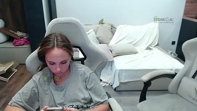 Sunny-Girl1 online show from 10-16-25, 07:53