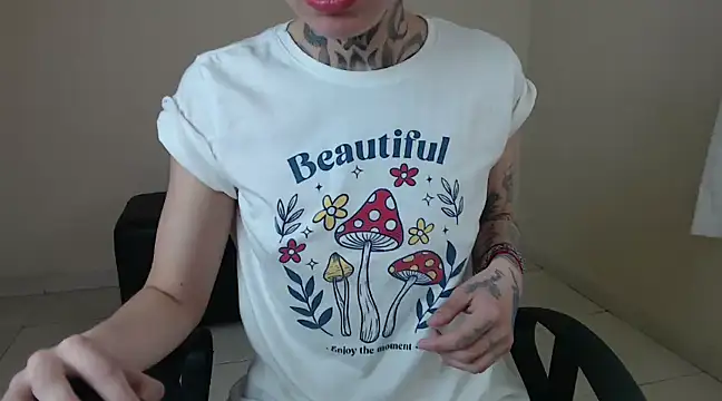 Snapshot of ArrangedFoot chatting on 03-06-25, 08:59 ArrangedFoot online show from 03-06-25, 08:59