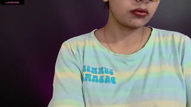 Snapshot of DesiZoya chatting on 10-14-25, 03:51 DesiZoya online show from 10-14-25, 03:51