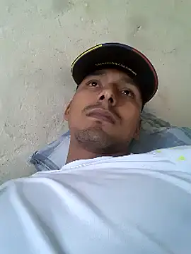 Snapshot of Sirius_5 chatting on 01-04-25, 10:24 Sirius 5 online show from 01-04-25, 10:24