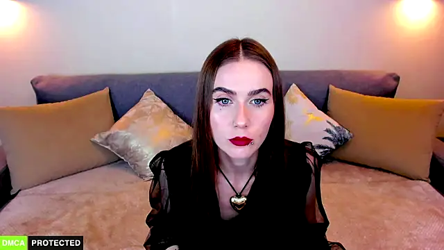 TheWoman   online show from 12-17-24, 07:15