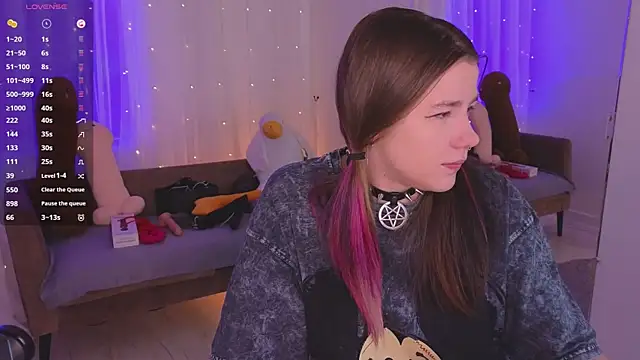 Snapshot of Mira_Falls chatting on 03-21-26, 08:19 Mira Falls online show from 03-21-26, 08:19