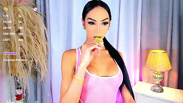 Snapshot of Michell_simons chatting on 12-10-24, 06:33 Michell simons online show from 12-10-24, 06:33