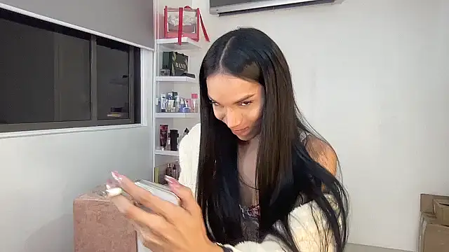 Snapshot of Michell_simons chatting on 01-21-25, 12:25 Michell simons online show from 01-21-25, 12:25