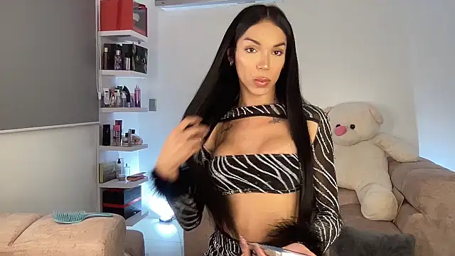 Snapshot of Michell_simons chatting on 02-01-25, 06:54 Michell simons online show from 02-01-25, 06:54