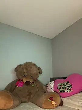 Snapshot of Sammy_pink chatting on 12-18-24, 12:21 Sammy pink online show from 12-18-24, 12:21