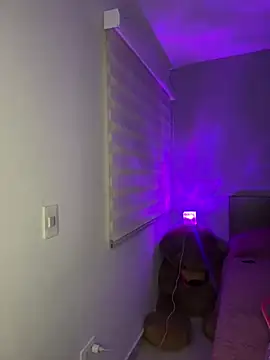 Snapshot of Sammy_pink chatting on 02-26-25, 01:53 Sammy pink online show from 02-26-25, 01:53