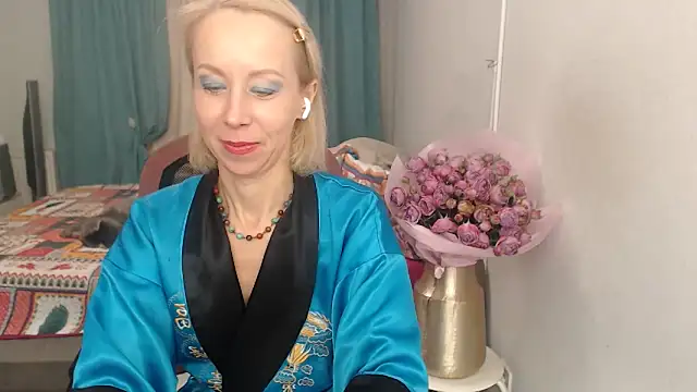 LuxuryNika online show from 10-27-25, 05:39