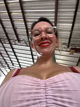 Gatitacarlita online show from 12-21-25, 03:08