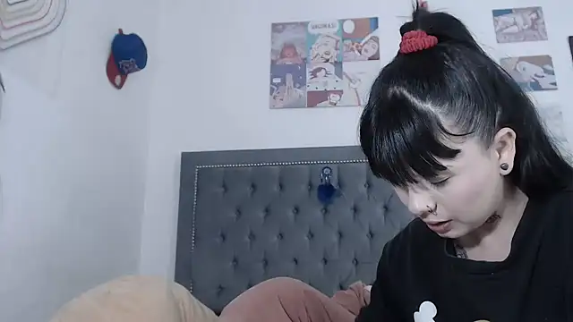 dulce maria x online show from 03-19-25, 09:37