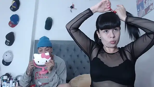 dulce maria x online show from 10-30-25, 10:43