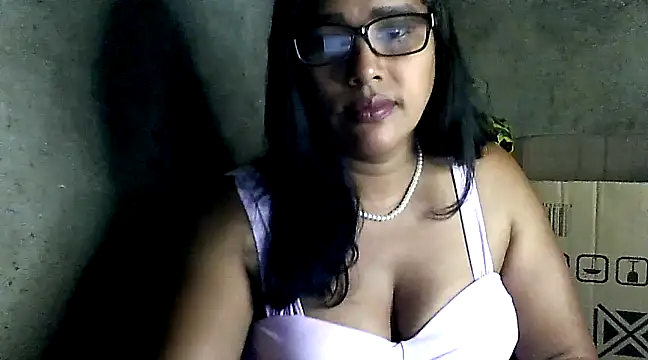 Snapshot of Damita999 chatting on 01-08-25, 09:21 Damita999 online show from 01-08-25, 09:21
