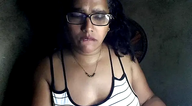 Snapshot of Damita999 chatting on 01-13-25, 07:32 Damita999 online show from 01-13-25, 07:32
