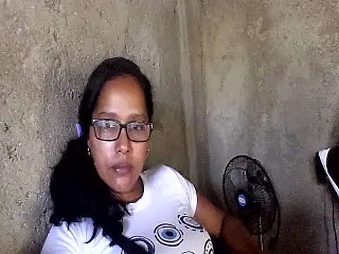 Snapshot of Damita999 chatting on 01-16-25, 08:46 Damita999 online show from 01-16-25, 08:46