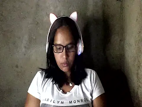 Snapshot of Damita999 chatting on 01-24-25, 04:16 Damita999 online show from 01-24-25, 04:16