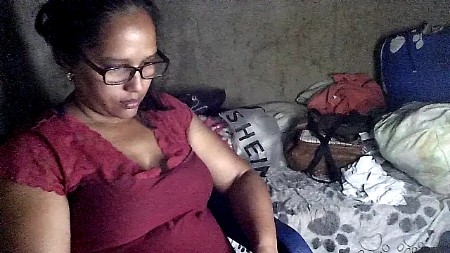 Snapshot of Damita999 chatting on 02-11-25, 02:14 Damita999 online show from 02-11-25, 02:14