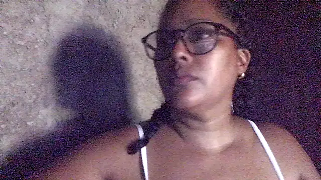 Snapshot of Damita999 chatting on 10-16-25, 04:19 Damita999 online show from 10-16-25, 04:19