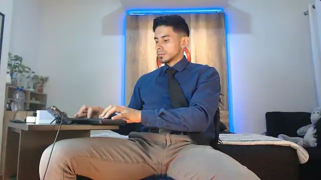 Andrew 4  online show from 12-04-25, 02:43