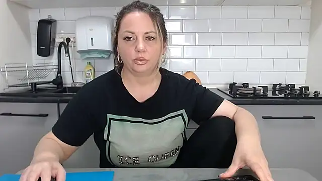 erikaerika online show from 12-11-24, 09:52