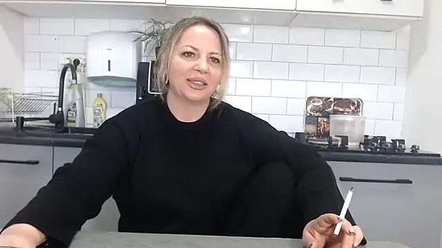 erikaerika online show from 12-18-24, 08:09
