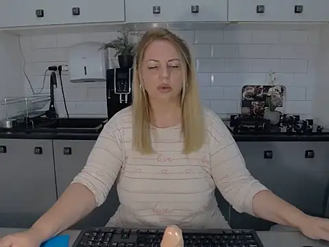 erikaerika online show from 09-23-25, 07:11