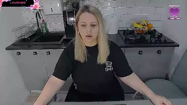 erikaerika online show from 12-18-25, 08:53