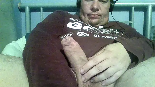 Snapshot of thickdick12331 chatting on 10-27-25, 10:36 thickdick12331 online show from 10-27-25, 10:36