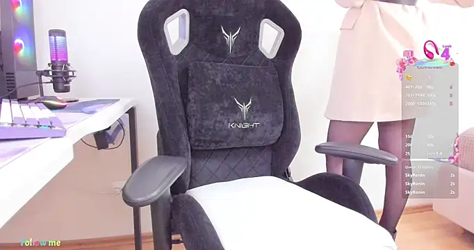 Snapshot of SkyqueenI chatting on 09-11-25, 08:47 SkyqueenI online show from 09-11-25, 08:47