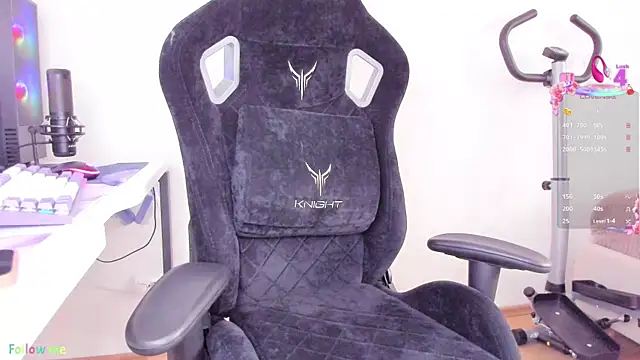 Snapshot of SkyqueenI chatting on 09-17-25, 08:16 SkyqueenI online show from 09-17-25, 08:16