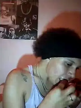 Snapshot of LUNAdeMARTE chatting on 12-07-24, 03:04 LUNAdeMARTE online show from 12-07-24, 03:04