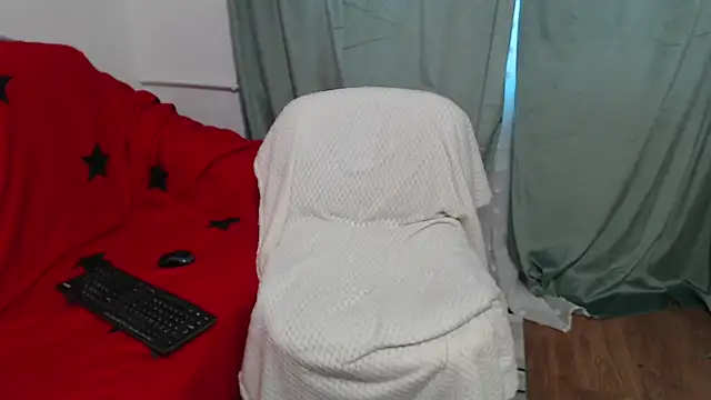 Snapshot of JullieMilf chatting on 09-28-25, 08:42 JullieMilf online show from 09-28-25, 08:42