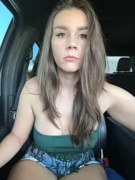 Snapshot of MaggyMayI chatting on 10-14-25, 04:19 MaggyMayI online show from 10-14-25, 04:19