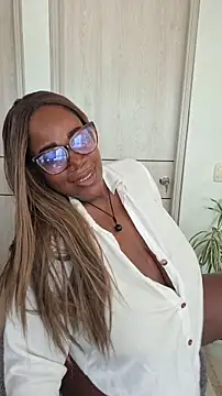 Snapshot of Adrilovechocolate chatting on 10-18-25, 04:08 Adrilovechocolate online show from 10-18-25, 04:08