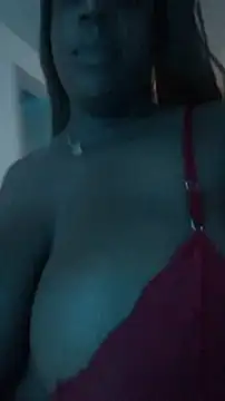 Snapshot of Adrilovechocolate chatting on 04-19-26, 11:20 Adrilovechocolate online show from 04-19-26, 11:20