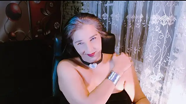 Snapshot of Veraluz chatting on 10-11-25, 06:06 Veraluz online show from 10-11-25, 06:06