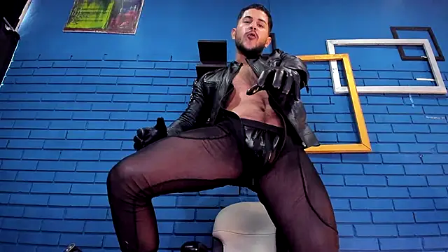 Snapshot of TheIan26 chatting on 03-11-25, 08:53 TheIan26 online show from 03-11-25, 08:53