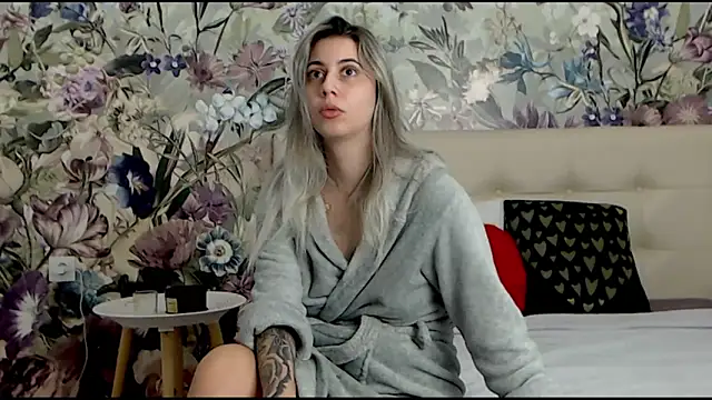 RoseDiamond06 online show from 12-20-24, 08:49