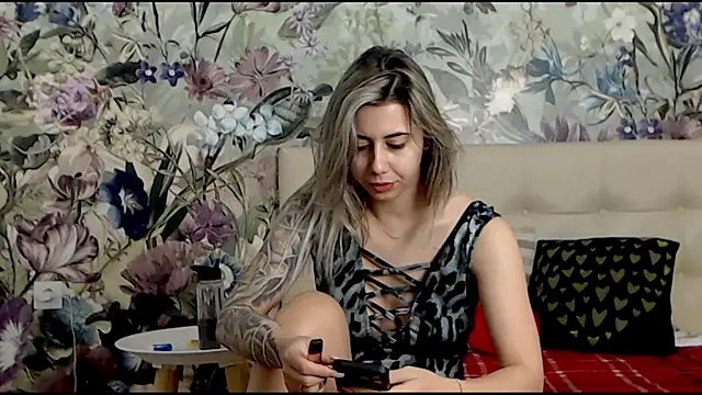 RoseDiamond06 online show from 01-13-25, 05:55