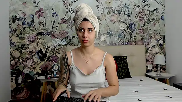 RoseDiamond06 online show from 10-01-25, 10:32