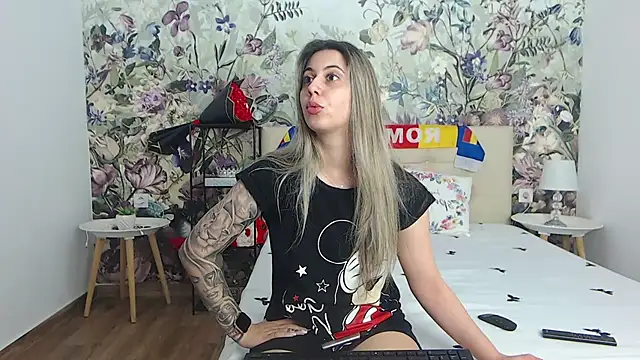 RoseDiamond06 online show from 06-26-26, 04:22