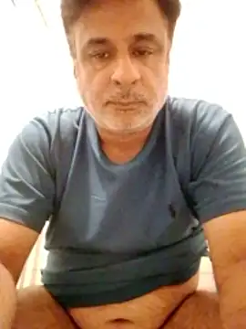 Snapshot of desipapaxxx chatting on 02-14-26, 04:04 desipapaxxx online show from 02-14-26, 04:04