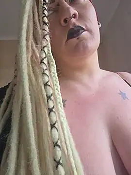 Snapshot of PinkTheHawk chatting on 07-14-26, 02:16 PinkTheHawk online show from 07-14-26, 02:16