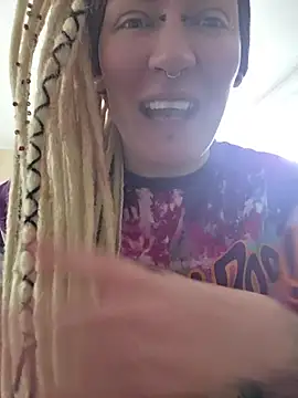 Snapshot of PinkTheHawk chatting on 07-19-26, 11:52 PinkTheHawk online show from 07-19-26, 11:52