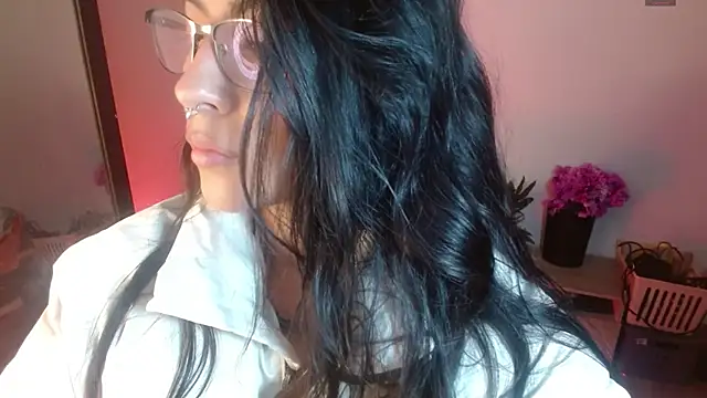 Snapshot of karlavittar chatting on 10-14-25, 02:18 karlavittar online show from 10-14-25, 02:18