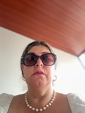 Snapshot of emma_tour chatting on 11-03-25, 03:13 emma tour online show from 11-03-25, 03:13