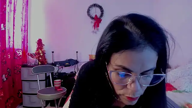 Snapshot of girasol_walton chatting on 12-19-24, 03:52 girasol walton online show from 12-19-24, 03:52